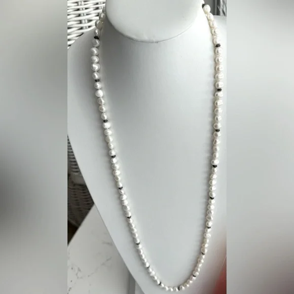 🎉Pearl strand necklace HOST PICK!🎉 - Picture 16 of 16